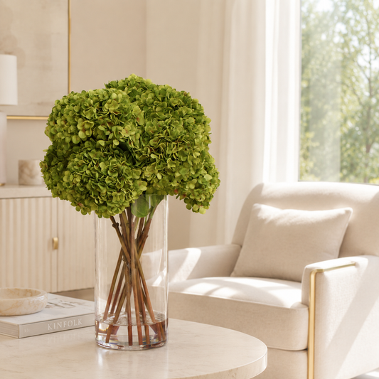 Composición de Hortensias Verdes en Cilindro de Vidrio Alto para decoración de interiores | Vareluma