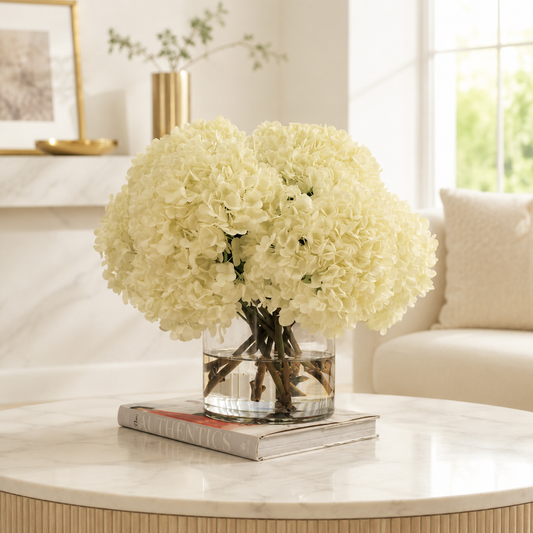 Composición de Hortensias Blancas en Cilindro de Vidrio Transparente para decoración de interiores | Vareluma