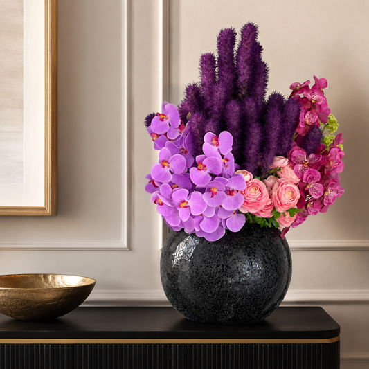 Jarrón Mosaico Negro con Liatris y Orquídeas para decoración de interiores | Vareluma