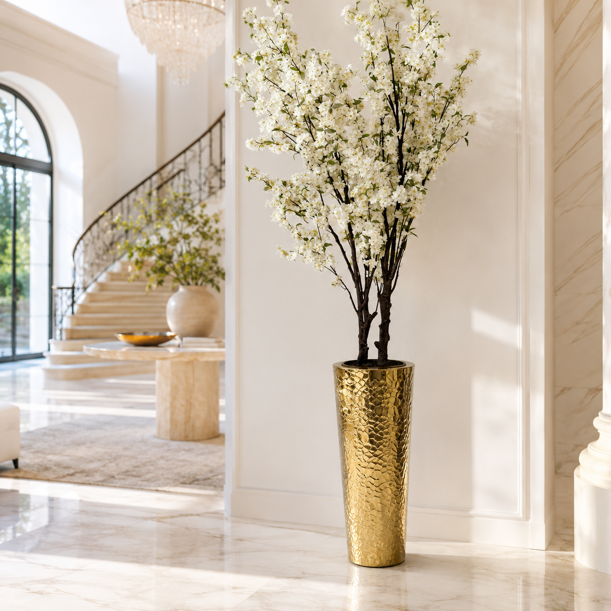 Cerezo en Flores en Cono Dorado Martillado para decoración de interiores | Vareluma