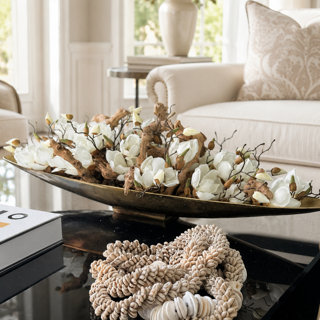 Magnolias y Madera Flotante en Barco Denver Dorado para decoración de interiores | Vareluma
