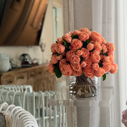 Rosas Inglesas en Cilindro de Vidrio Transparente para decoración de interiores | Vareluma